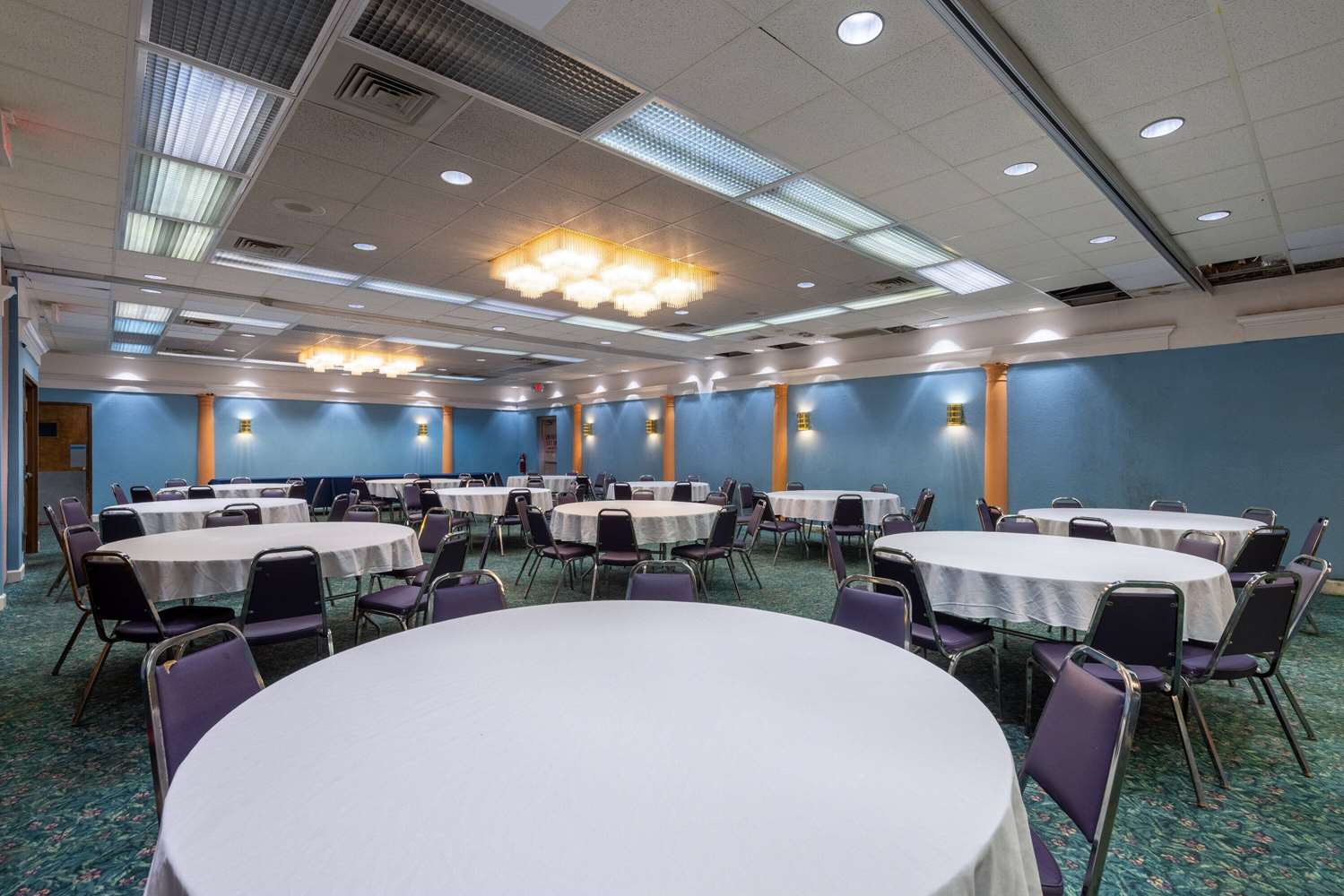 Howard Johnson by Wyndham Salem Hotel & Conference Center 21/30