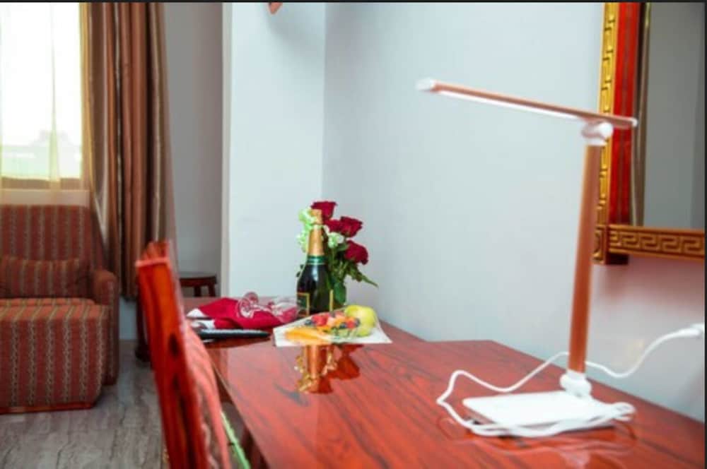 Tiffany Diamond Hotel Makunganya Street 55/66