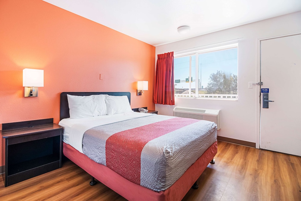 STANDARD, DOUBLE BED, ACCESSIBLE