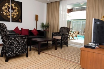 Chateau Dale Boutique Residence 18/24