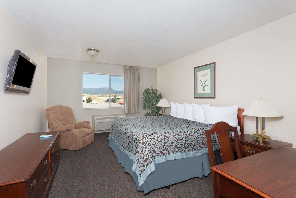 Days Inn by Wyndham Beaver 7/22