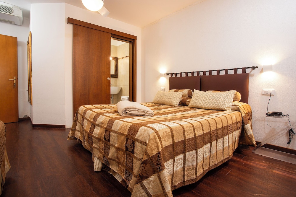 ROOM, TRIPLE