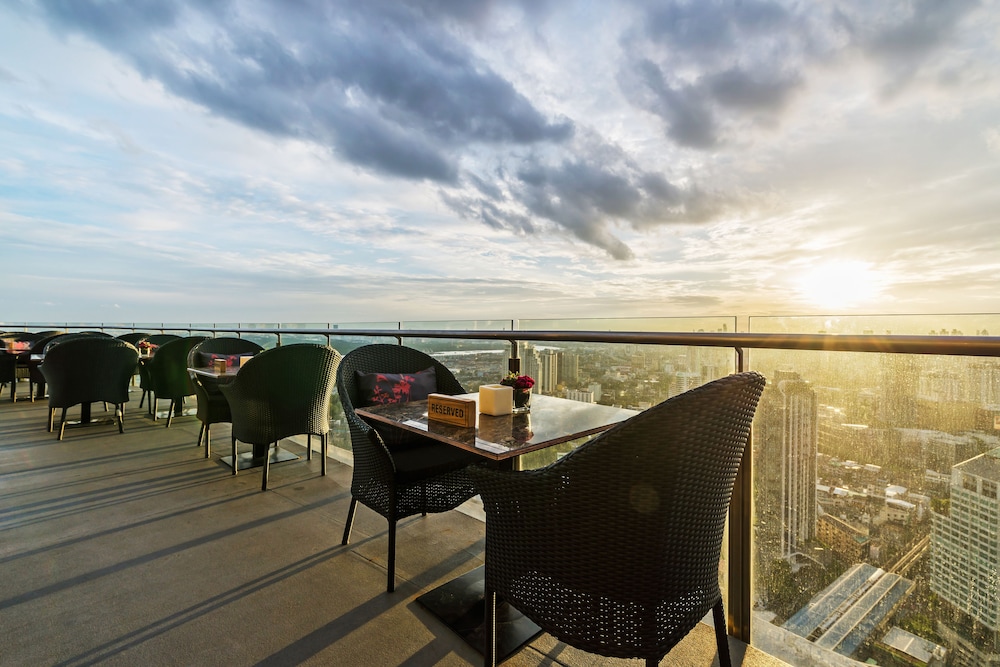 Sky Walk Residences (Ex. Bangkok Sky Walk) 67/73