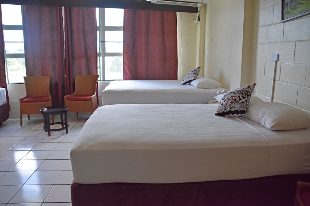 Grand Melanesian Hotel 14/50