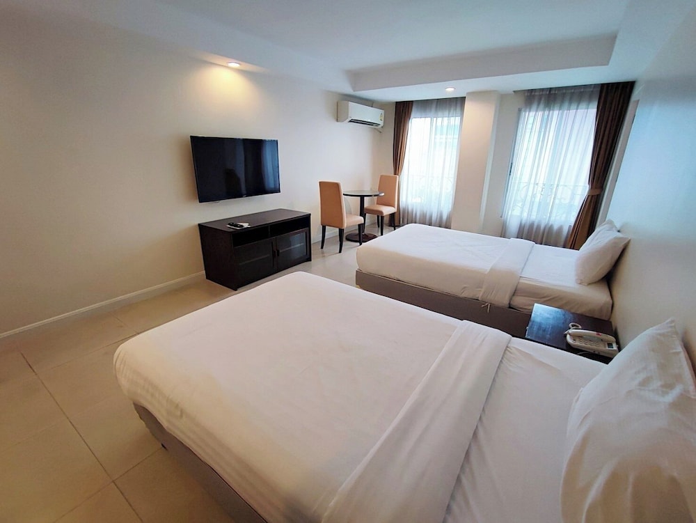Romance Hotel Srinakarin 36/80