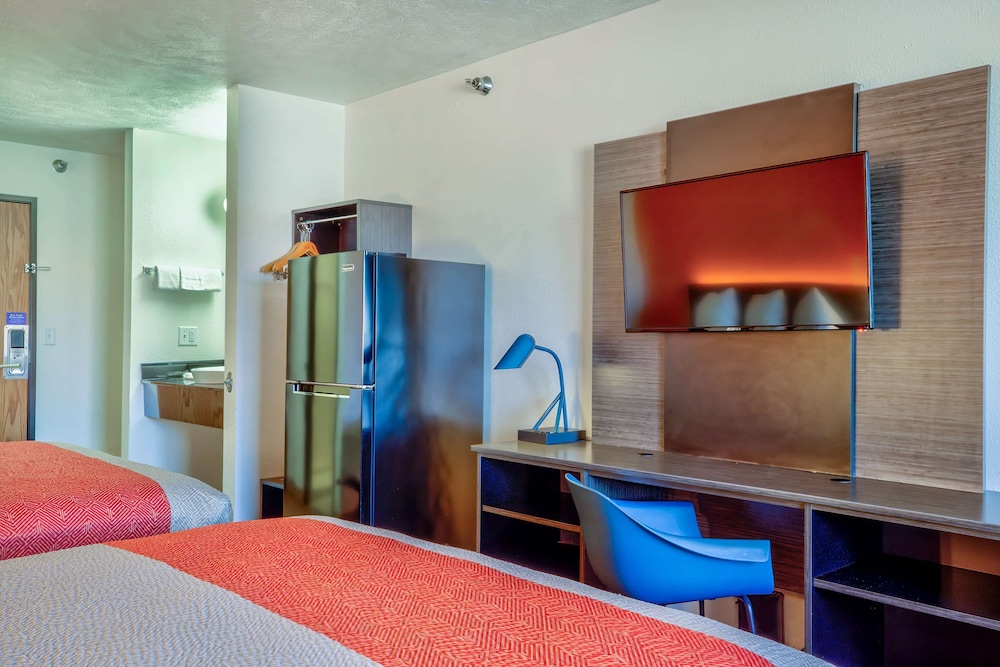Motel6 Percival, IA 54/68