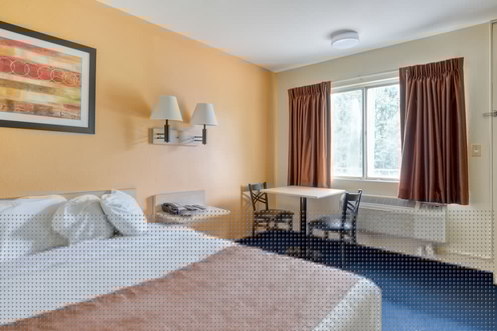 Days Inn by Wyndham New Philadelphia 23/36