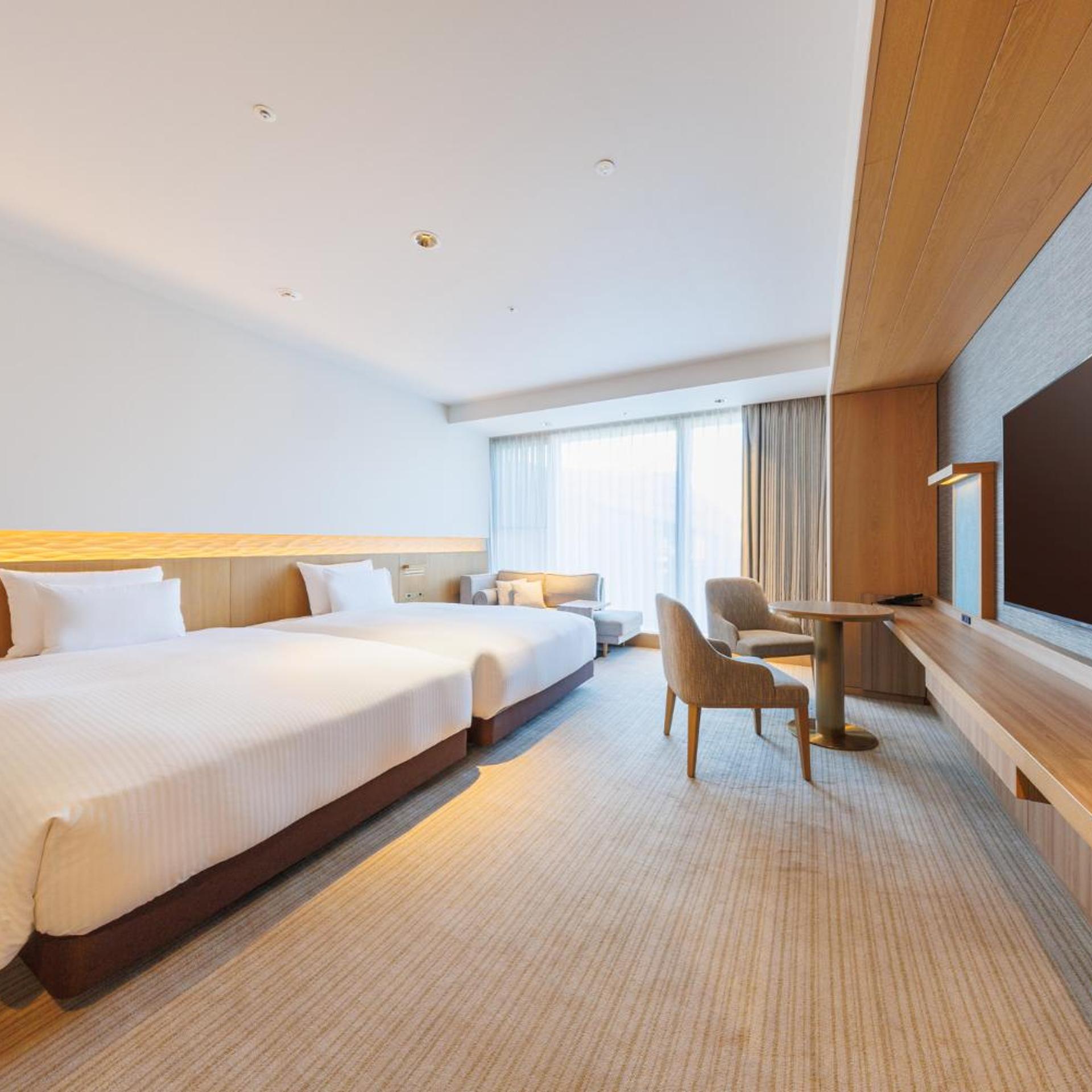 Universal, Twin Beds