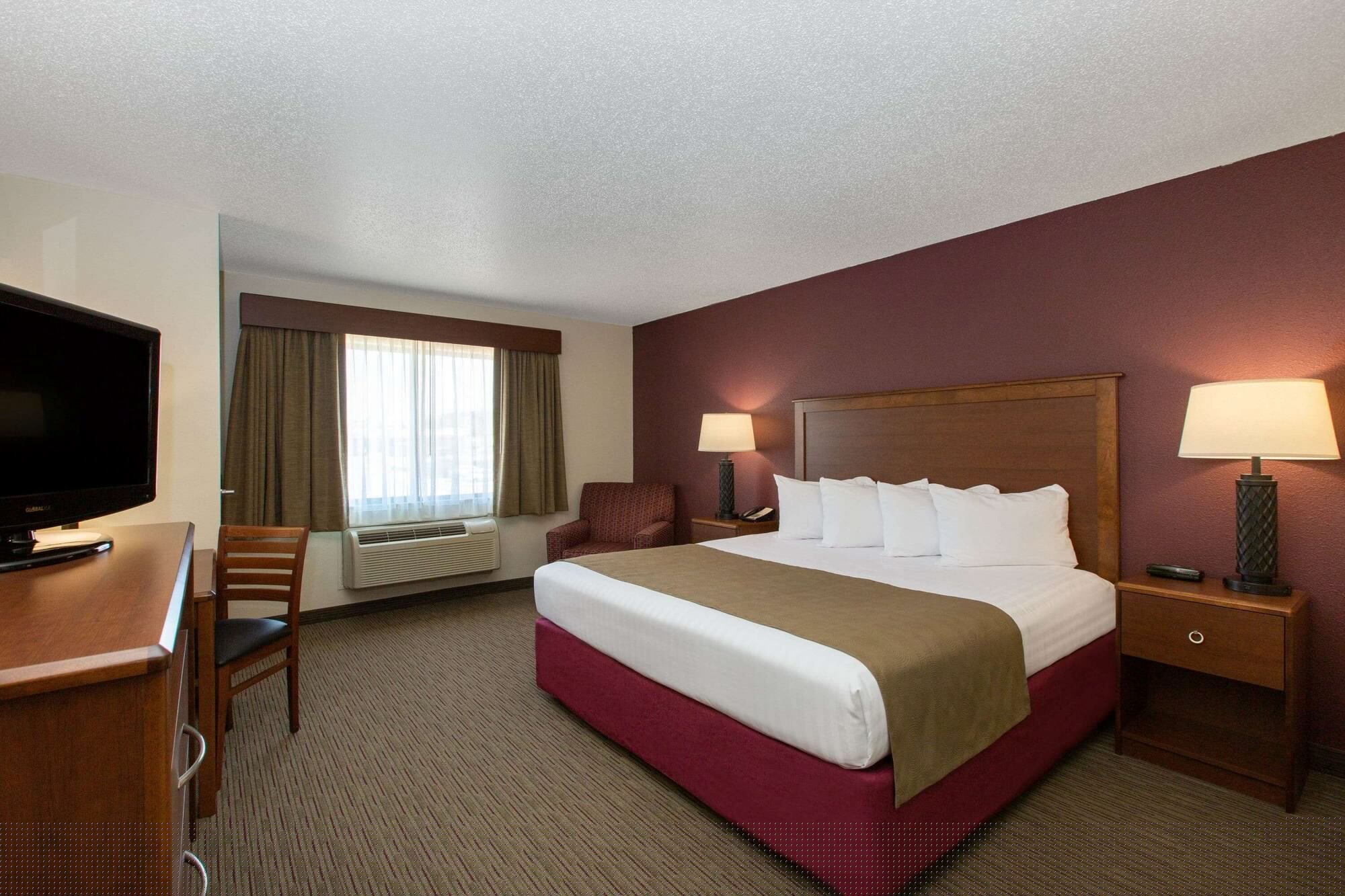 Efficiency, Suite, King Bed, Accessible