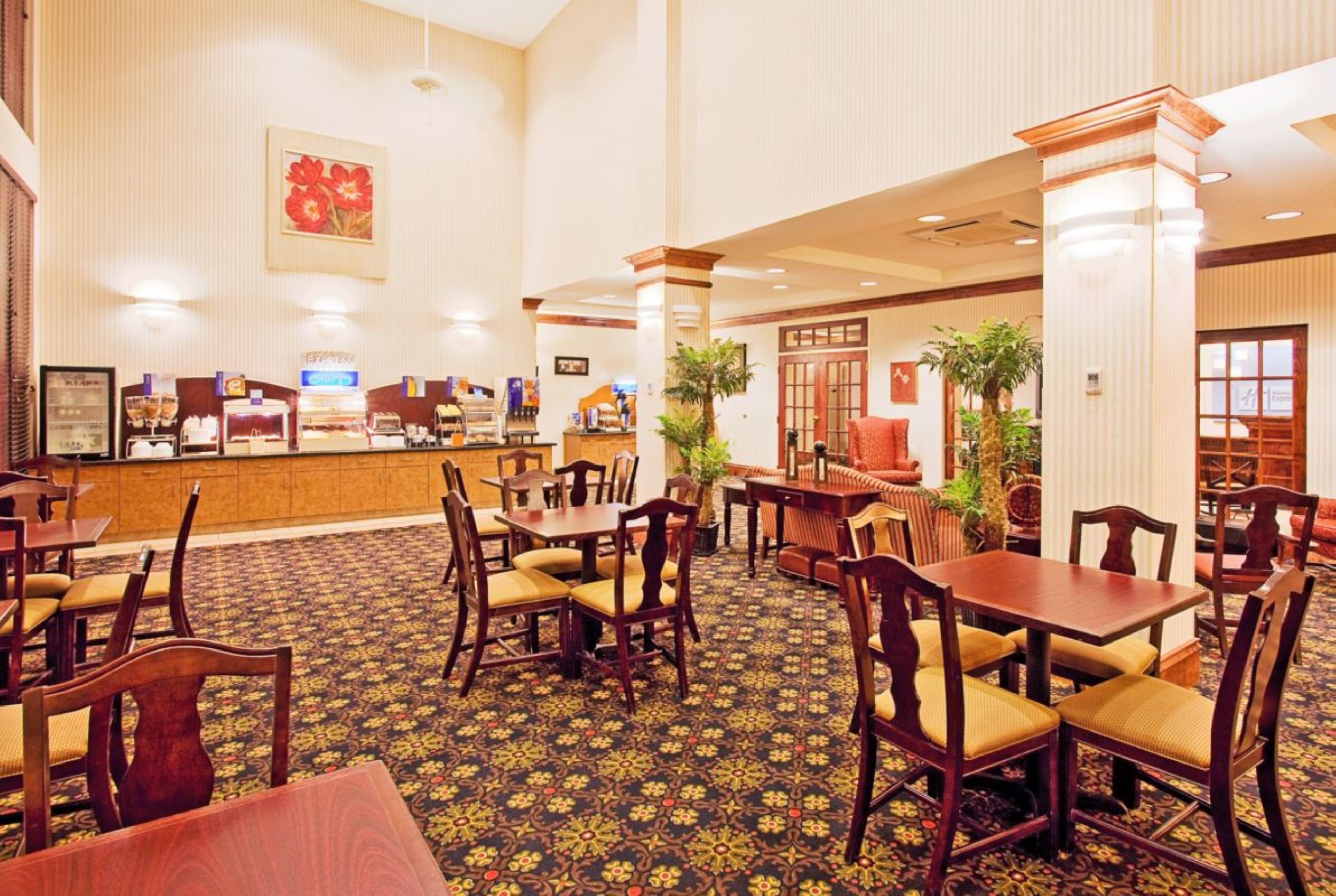 Holiday Inn Express and Suites Lucedale Hotel 54/76