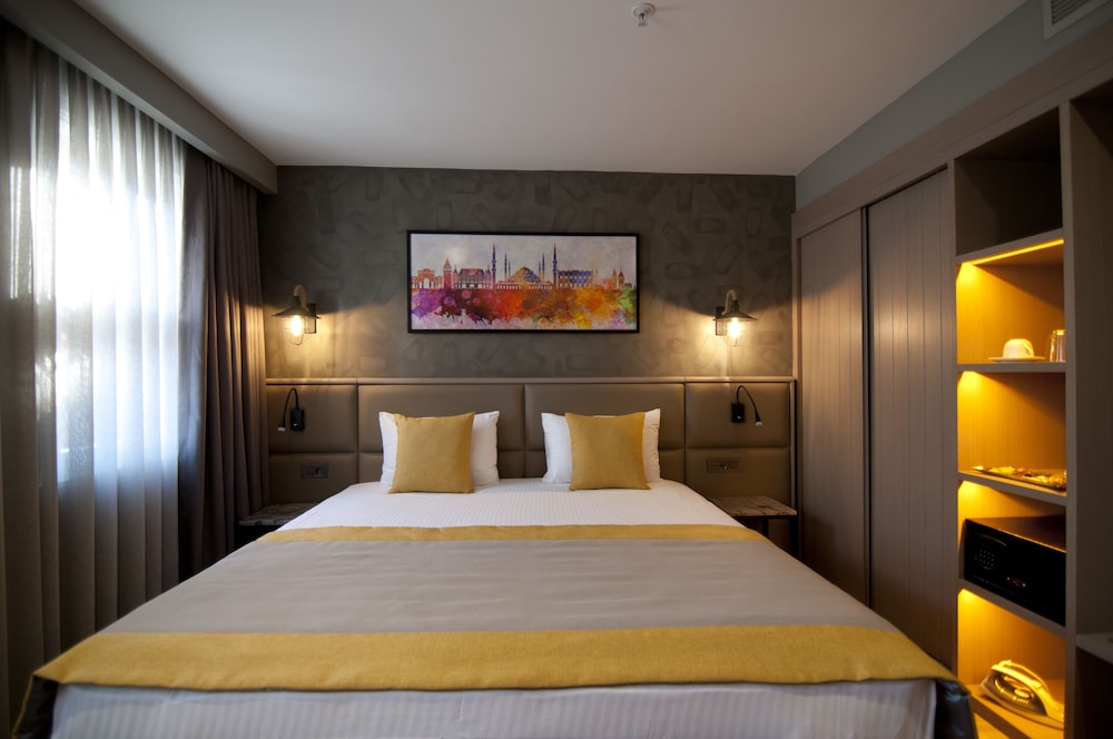 Hotel Seraglio 9/70