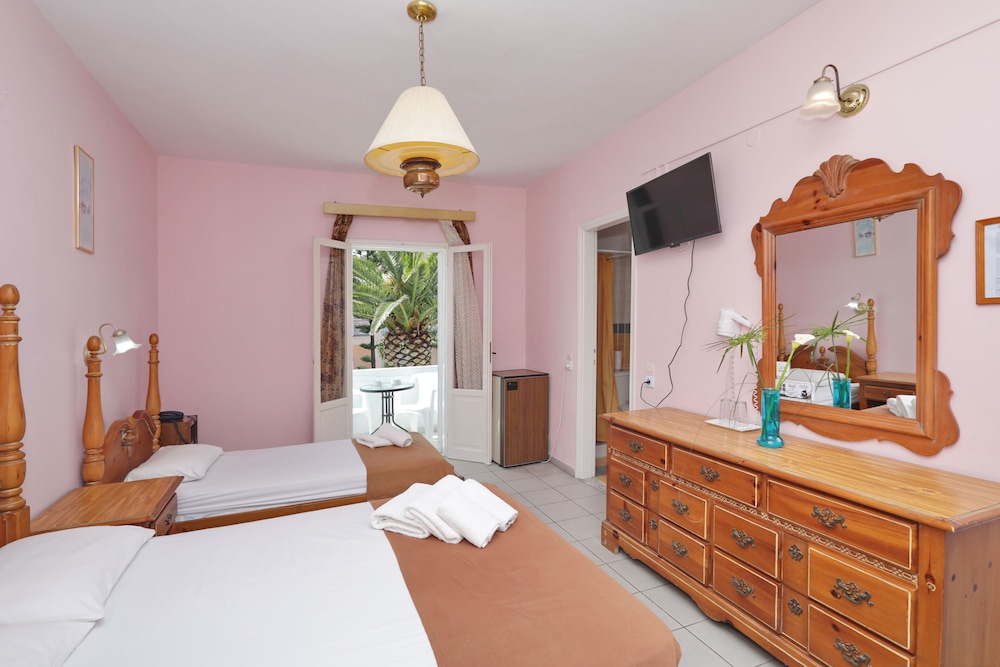 Dolphin Hotel 17/49