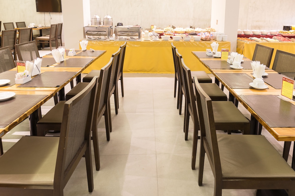 Atlantico Travel Hotel 33/50
