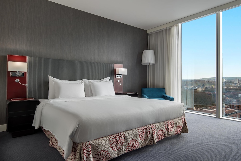 Superior, Twin Beds, City View, Majestic Hotel Bristol 10/10