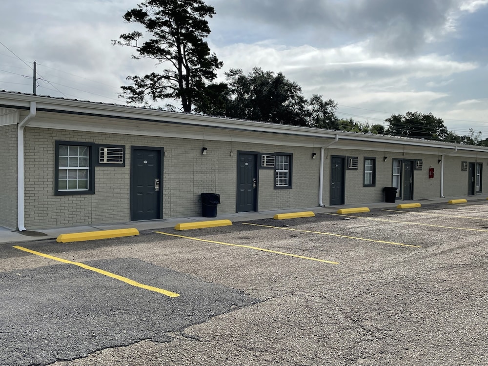 Economy Inn Gonzales 22/29