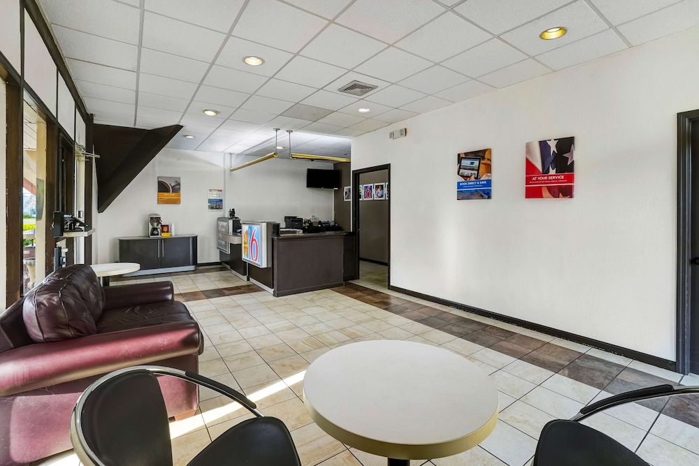 Lobby at Motel6 Lawrenceville, NJ, LAWRENCEVILLE - NJ