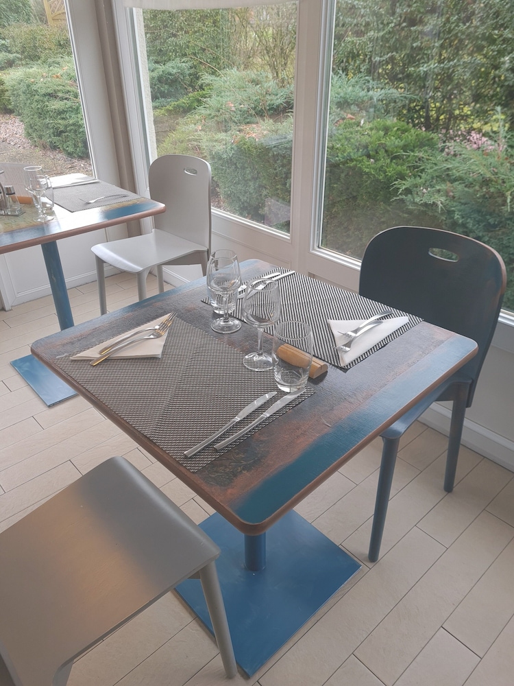 restaurant cafeteria