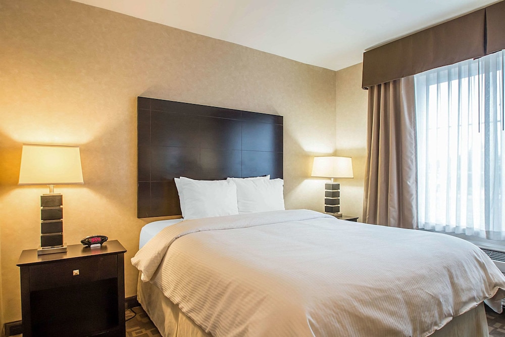 Clarion Inn Elmhurst - Oak Brook near I-88, I-290, I-294 15/43