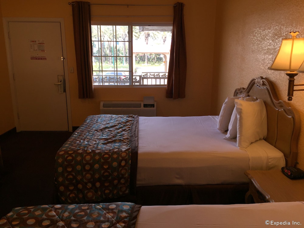 Anaheim Discovery Inn Suites 27/68