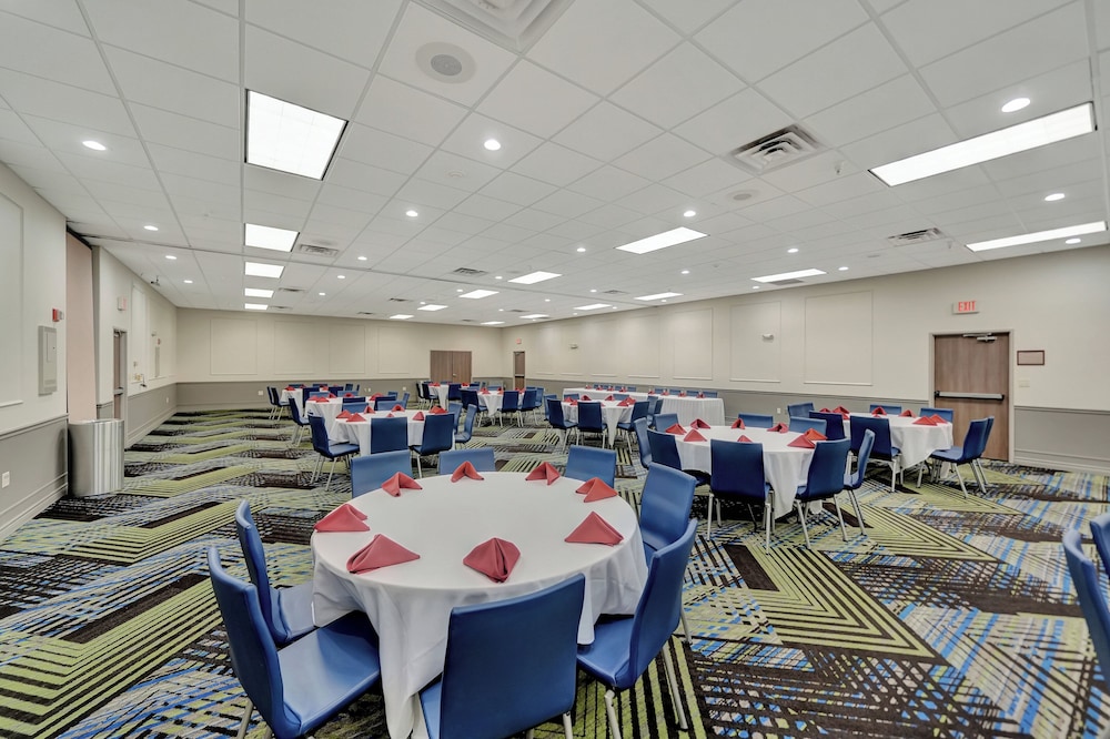 Holiday Inn Express Hotel Suites Beatrice 65/76