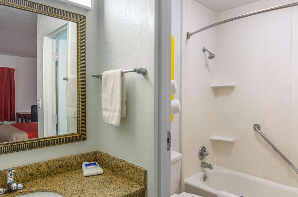 Motel6 Troy, AL 31/35