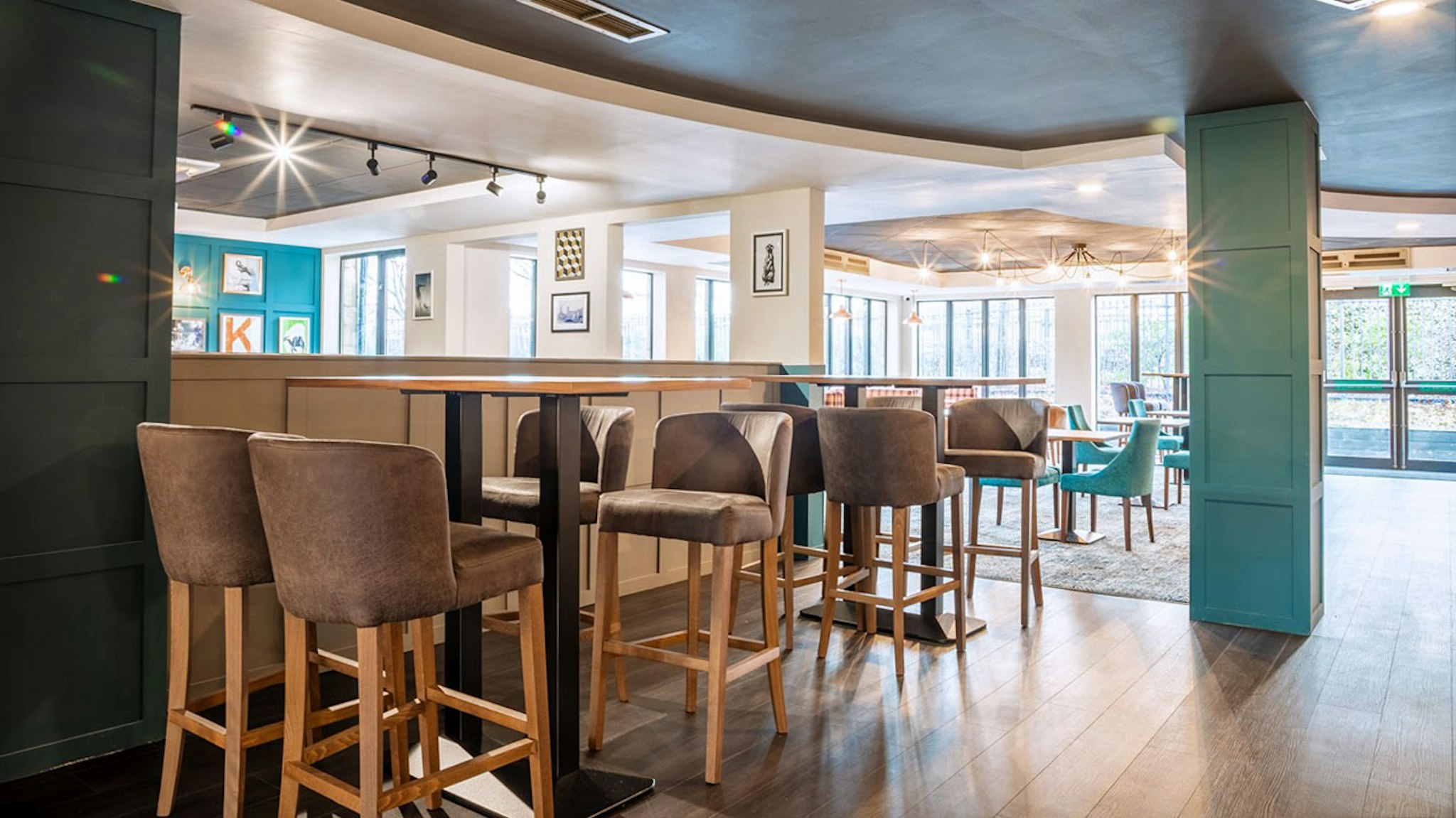 Knowsley Inn and Lounge 30/34