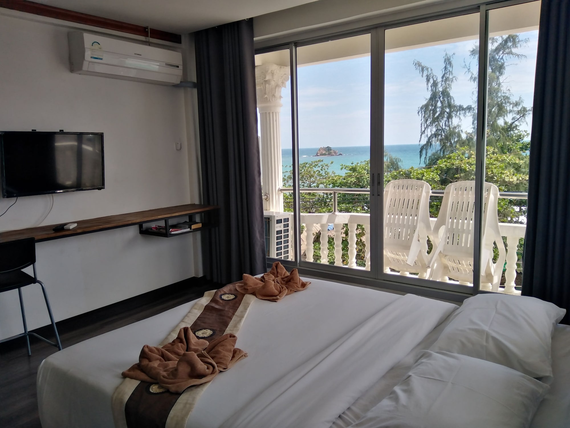 SUPERIOR, SEA VIEW, BALCONY