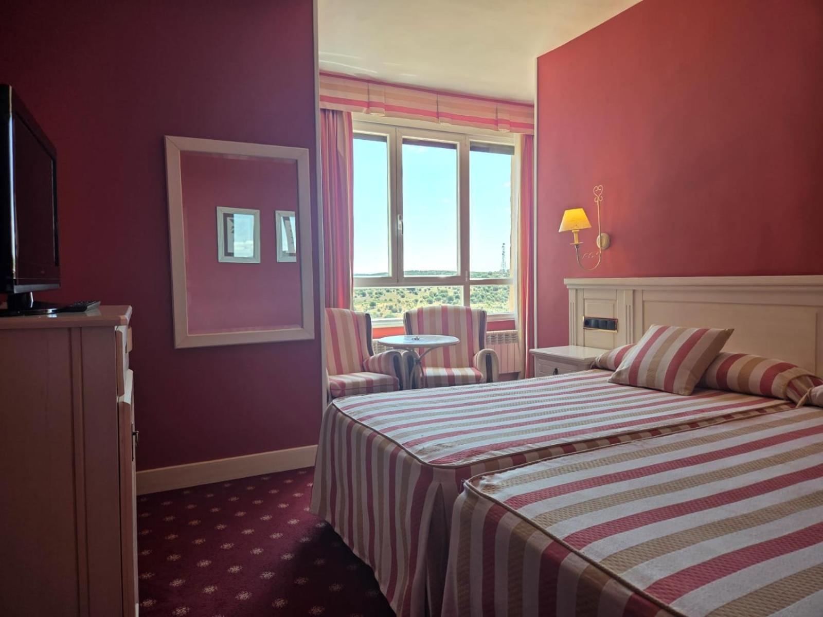 Hotel Leonor Miron 12/55