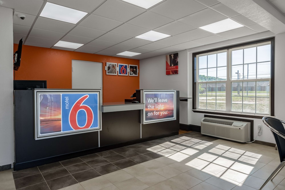 Lobby at Motel6 White, GA - Cartersville, CARTERSVILLE - GA