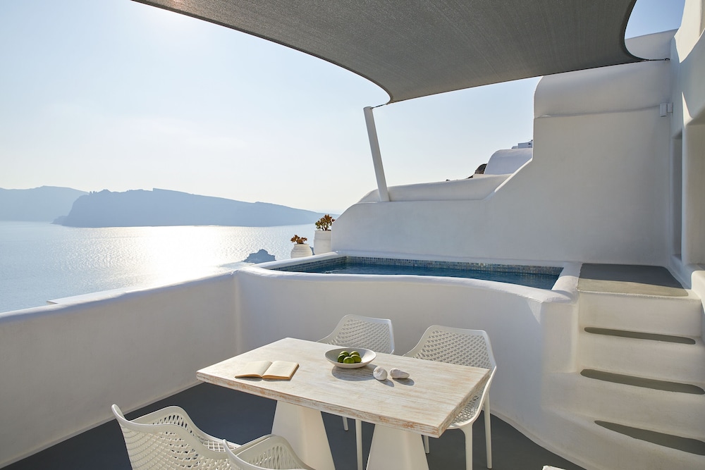 Allure Breeze Suites 76/79