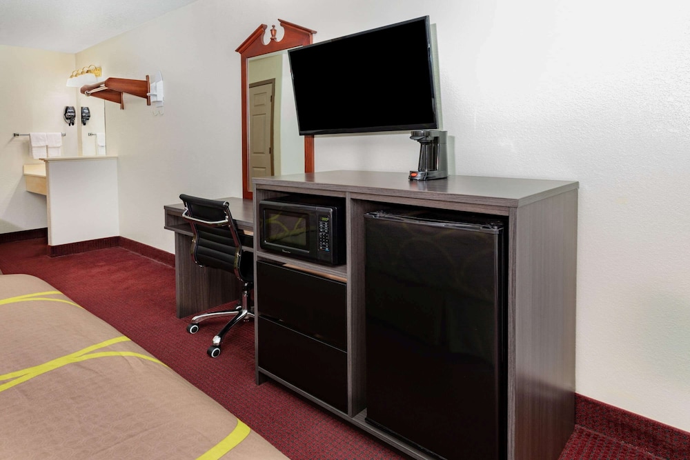 Super 8 by Wyndham Kinder/Coushatta near Casino 30/38