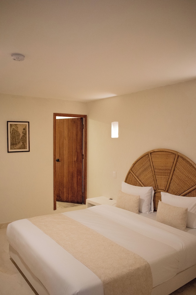 Casa Noa Colonial Rooms 13/48