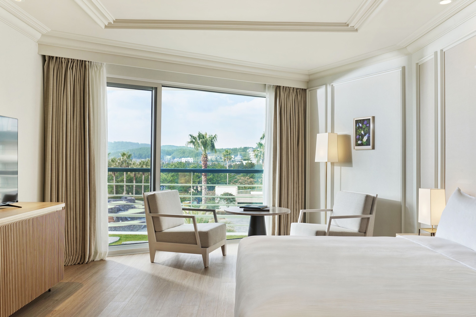 DELUXE, KING BED, GARDEN VIEW