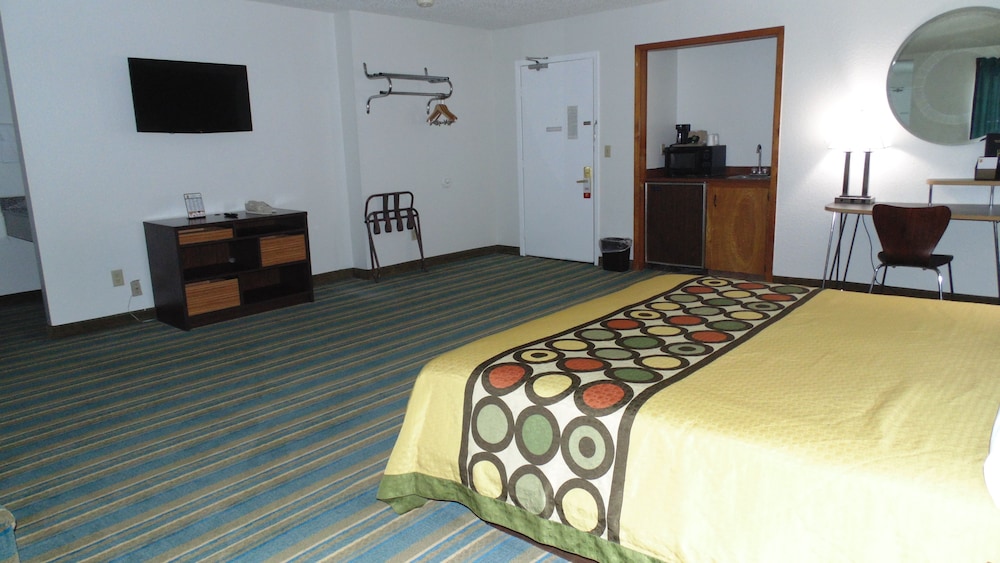 Super 8 by Wyndham Sapulpa Tulsa Area 16/30