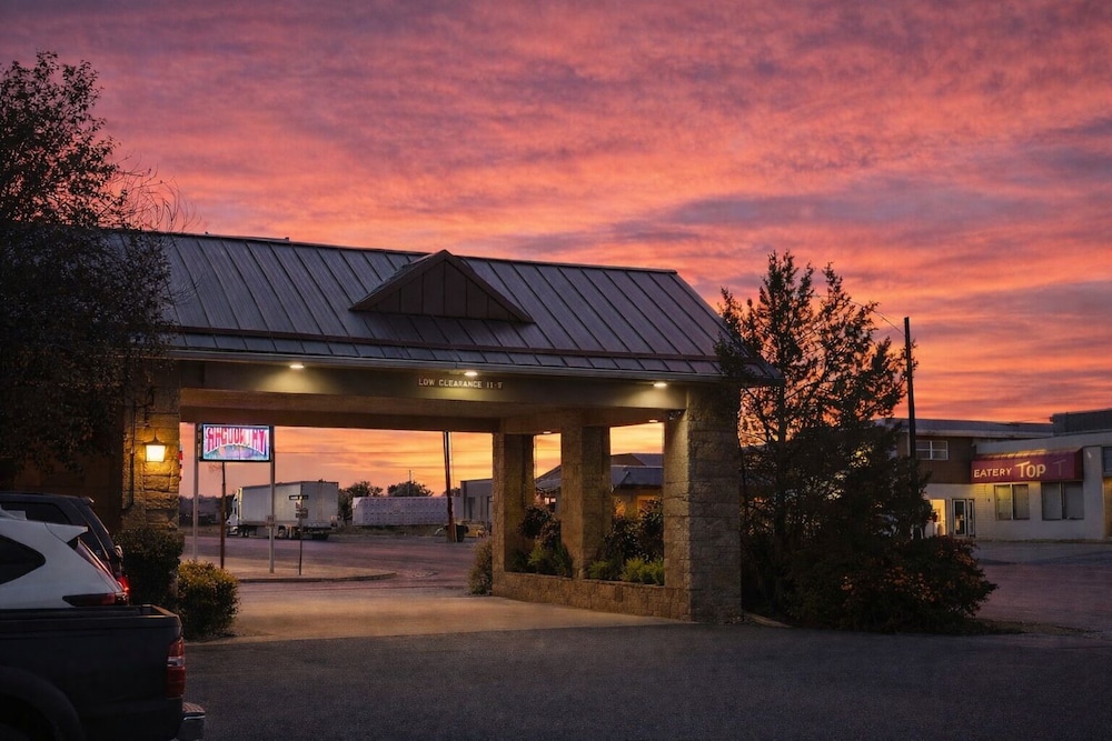Sundowner Inn Forsyth I 94 in FORSYTH - MT