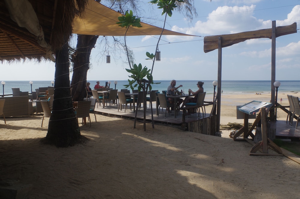 Thai House Beach Resort 41/50