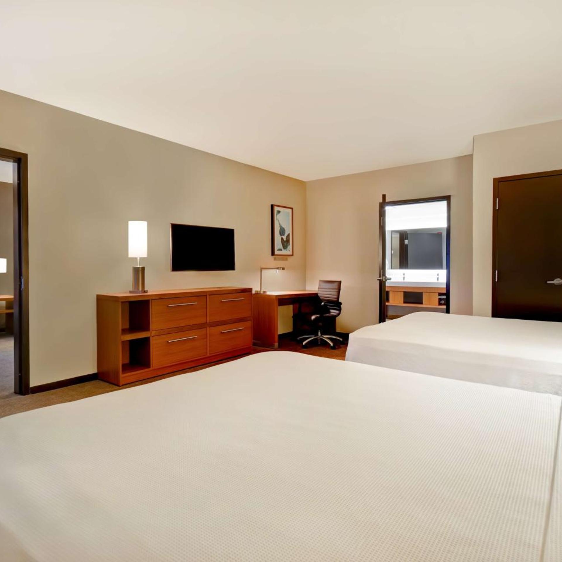 1 Bedroom, Suite, 2 Queen Beds, Sofa