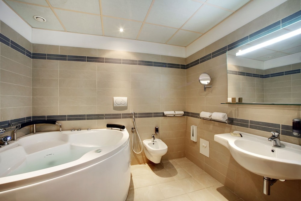 جناح جونيور بسريرين منفصلين بشرفة، Cocca Hotel Royal Thai SPA 2/2