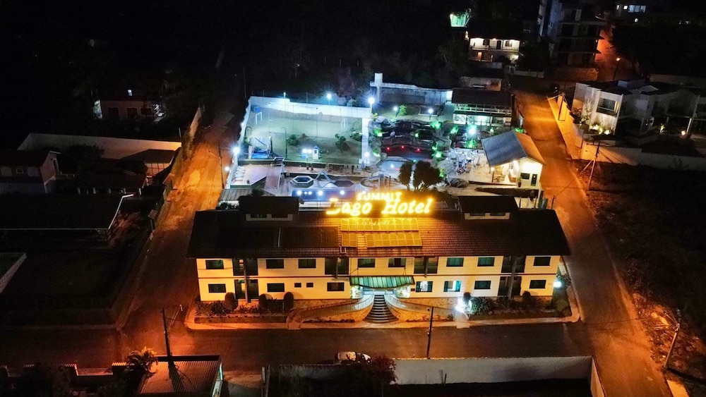 Summit Lago Hotel 4/62