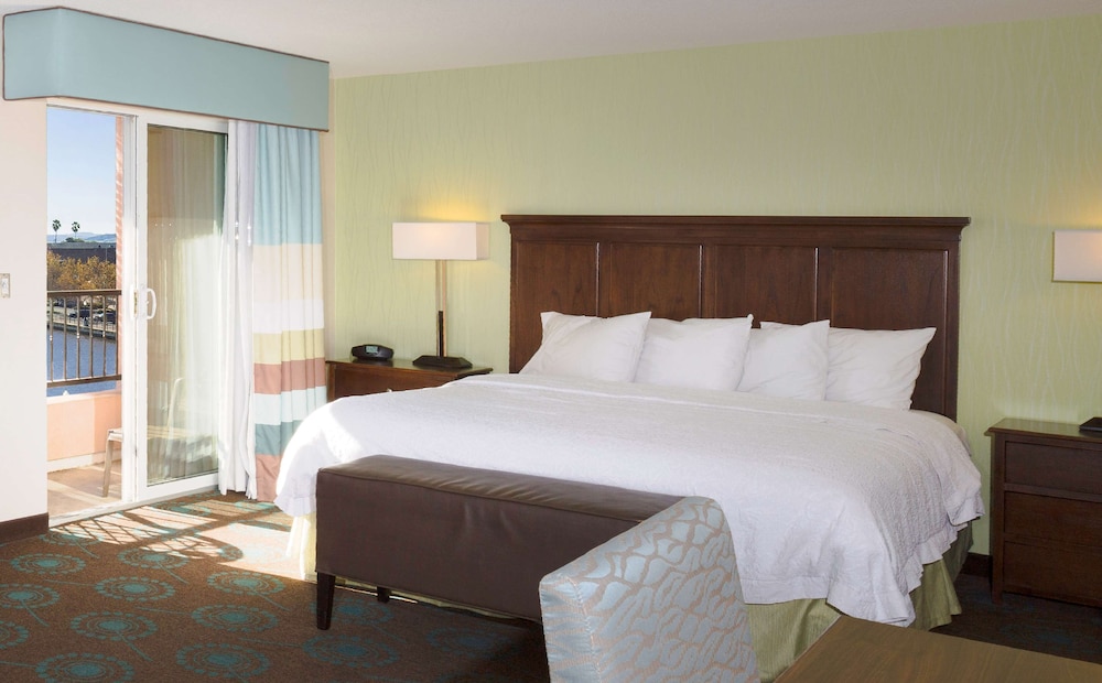 Hampton Inn and Suites Suisun City Waterfront 11/50