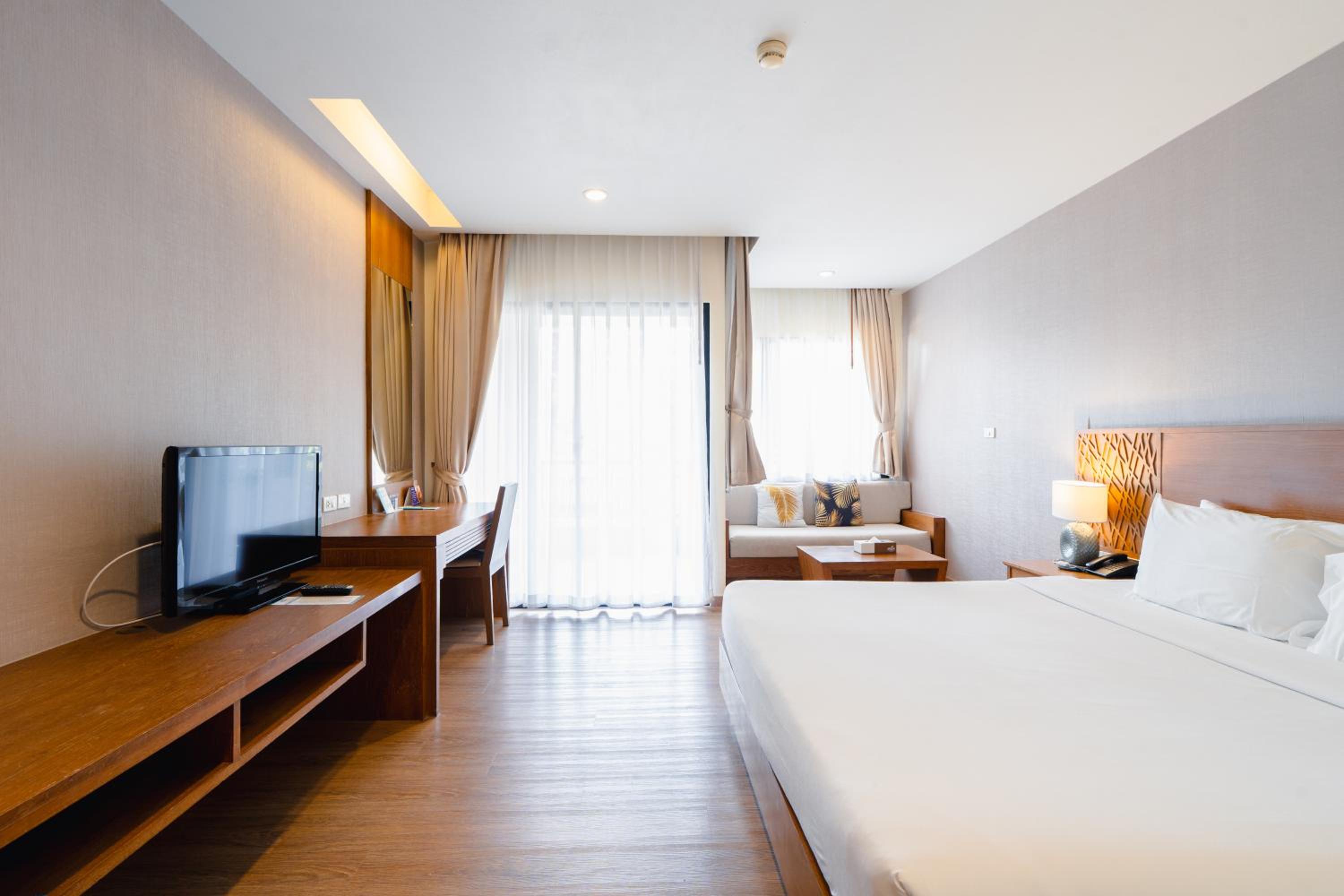 Super, Deluxe, Double Bed