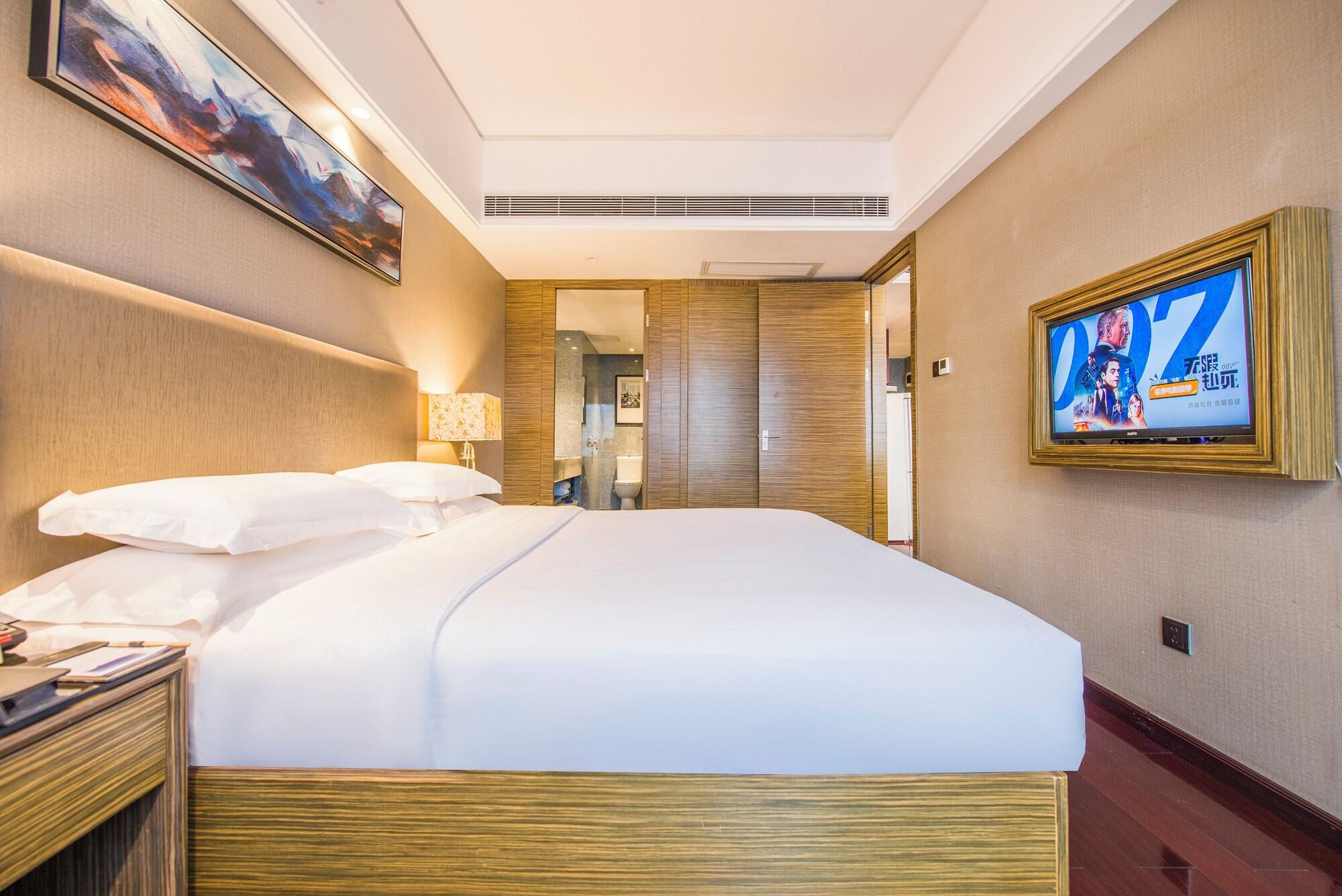 Suite, 2 Bathrooms