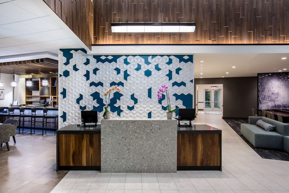 Hyatt Place Delano 8/55