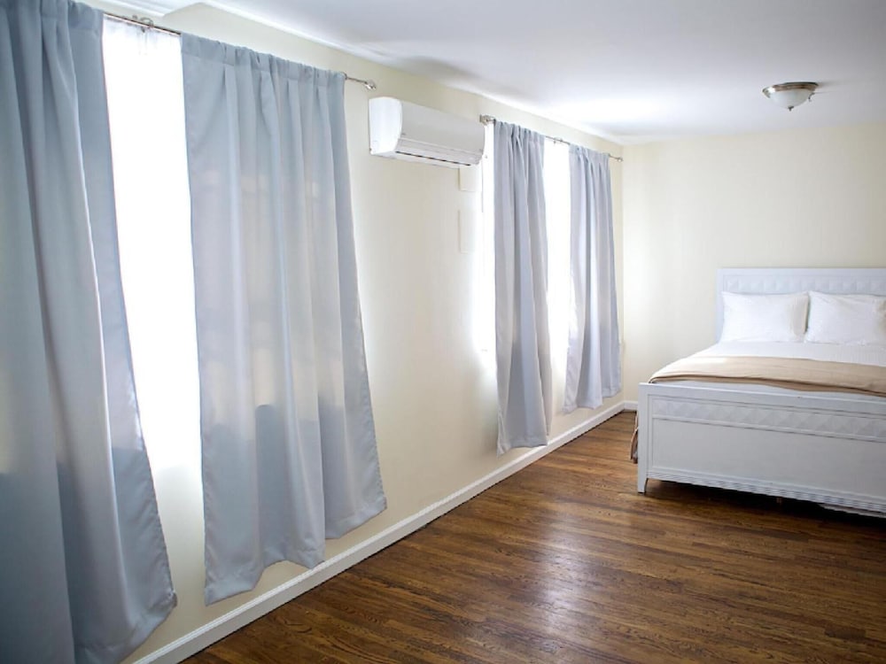 Long Beach Hotel 32/60