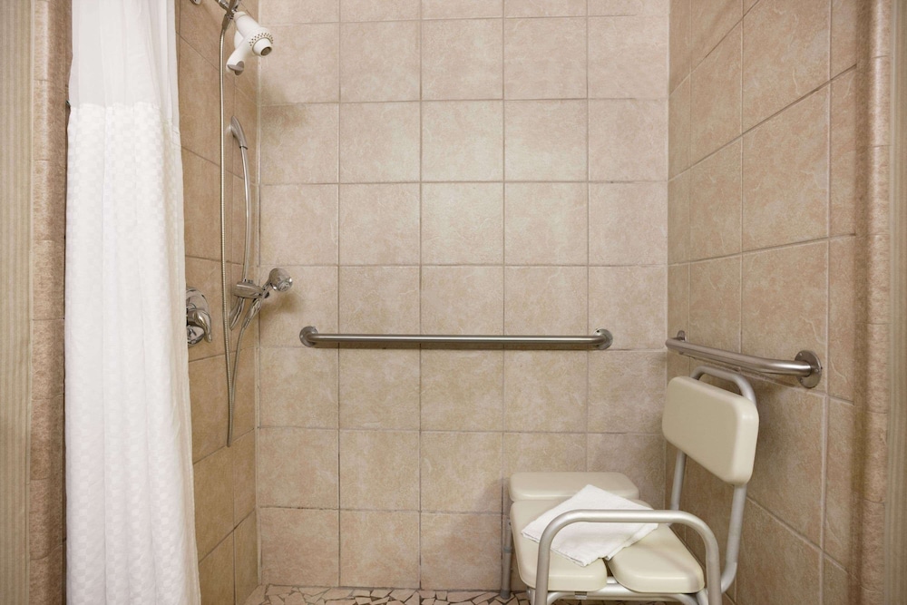 Ramada By Wyndham Newark/Wilmington 6/34