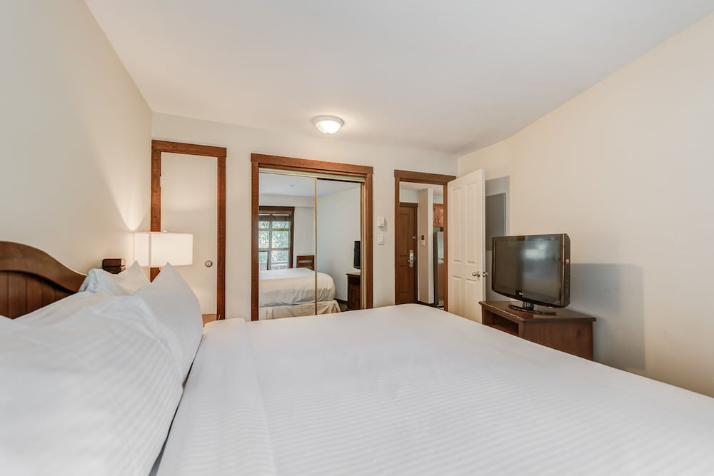 1 BEDROOM, SUITE, KITCHEN