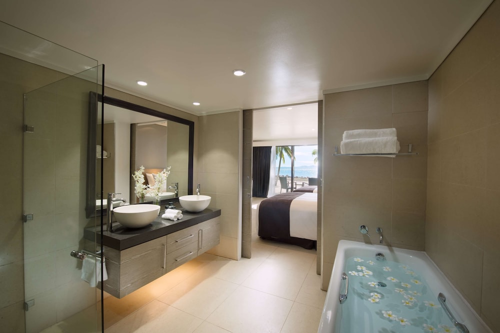 DoubleTree Resort by Hilton Hotel Fiji - Sonaisali Island 15/63