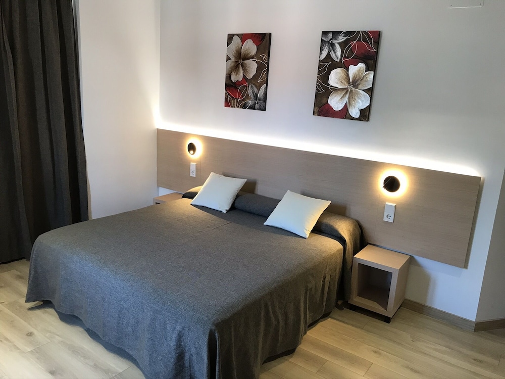 Hostal Abadia 14/50