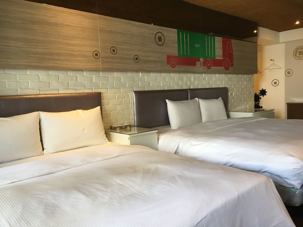 R8 Eco Hotel 8/27
