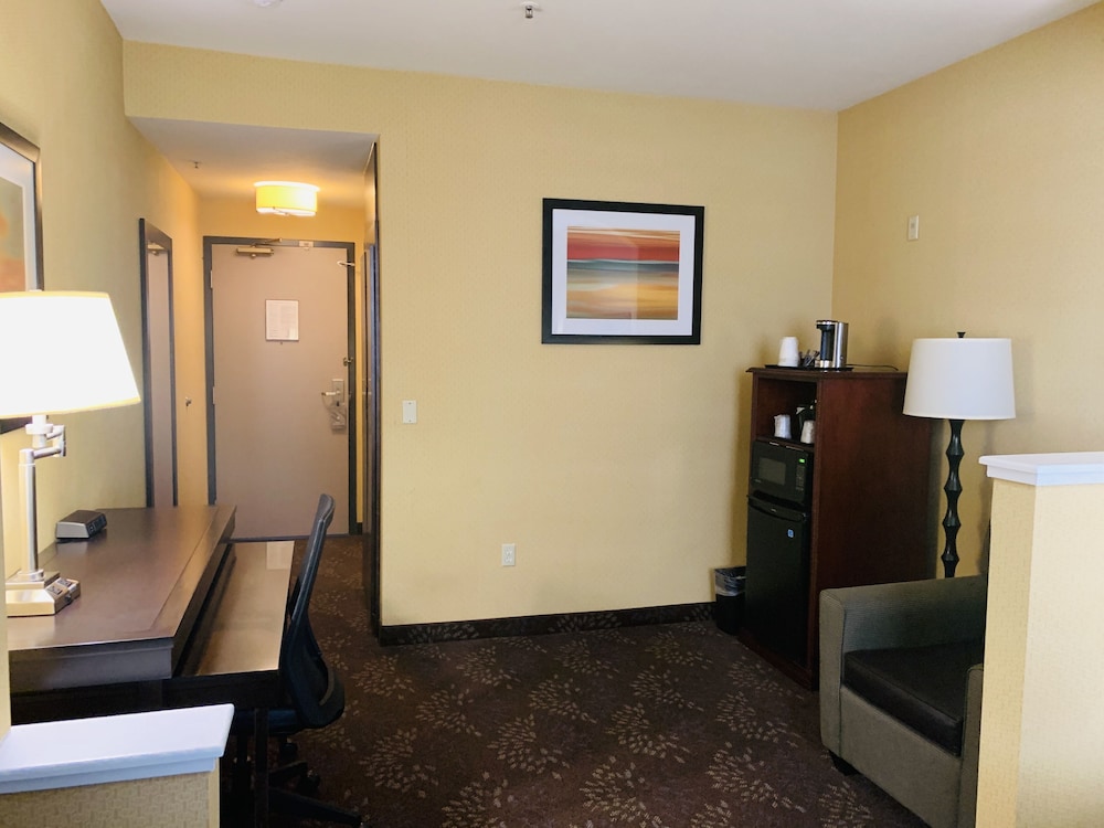 Country Inn & Suites by Radisson, San Jose International Airport, CA 20/30